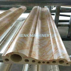Linea di produzione di pietra di marmo artificiale dello strato della plastica/PVC con controllo dello SpA